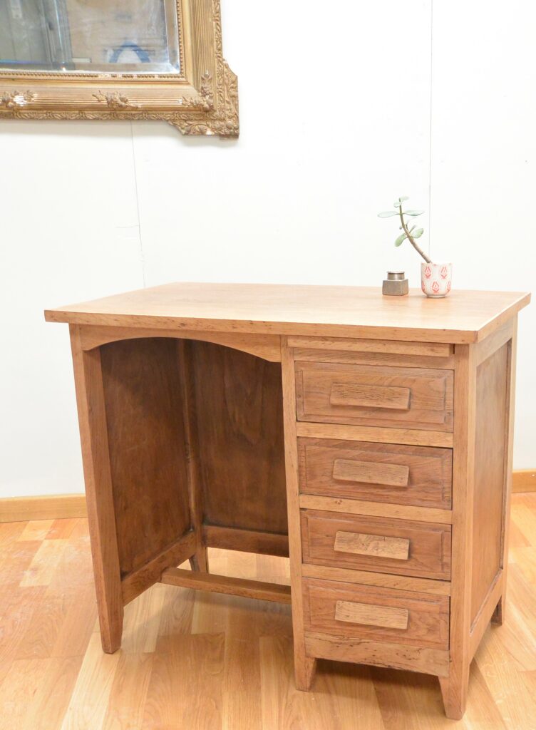 meuble de style occasion petit bureau restauration meuble ancien Atelier la Barbue Anna Tesson